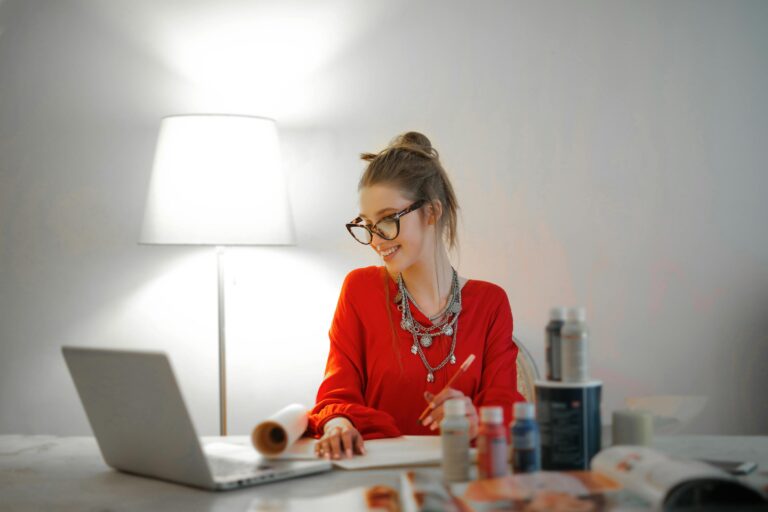 8 Modern Home Office Desks with Drawers: The Best Options for Your OFFICE Space