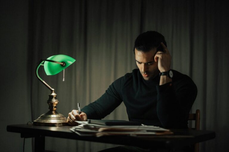 Home-Office-Desk-Lamp-Featured-Image-1024x684